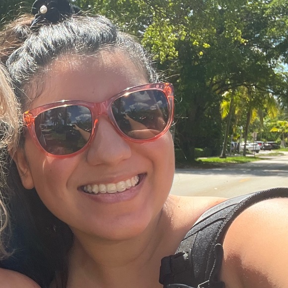 Tory Burch TY7091A Sunglasses in Crystal Poppy/Charcoal/Solid Smoke - Picture 13 of 17